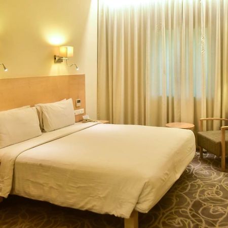 Noorya Business & Banquet Hotel Pimpri-Chinchwad Экстерьер фото