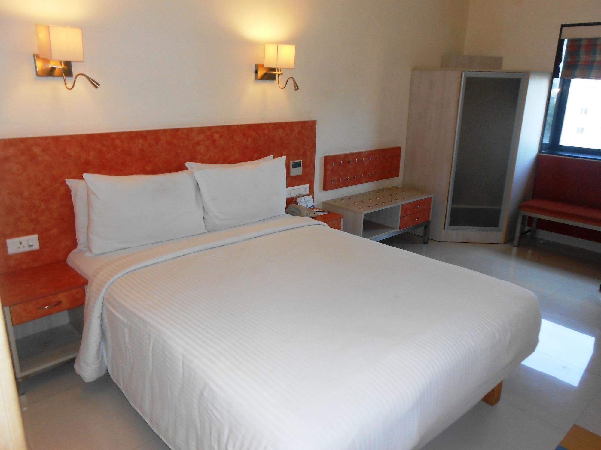 Noorya Business & Banquet Hotel Pimpri-Chinchwad Экстерьер фото