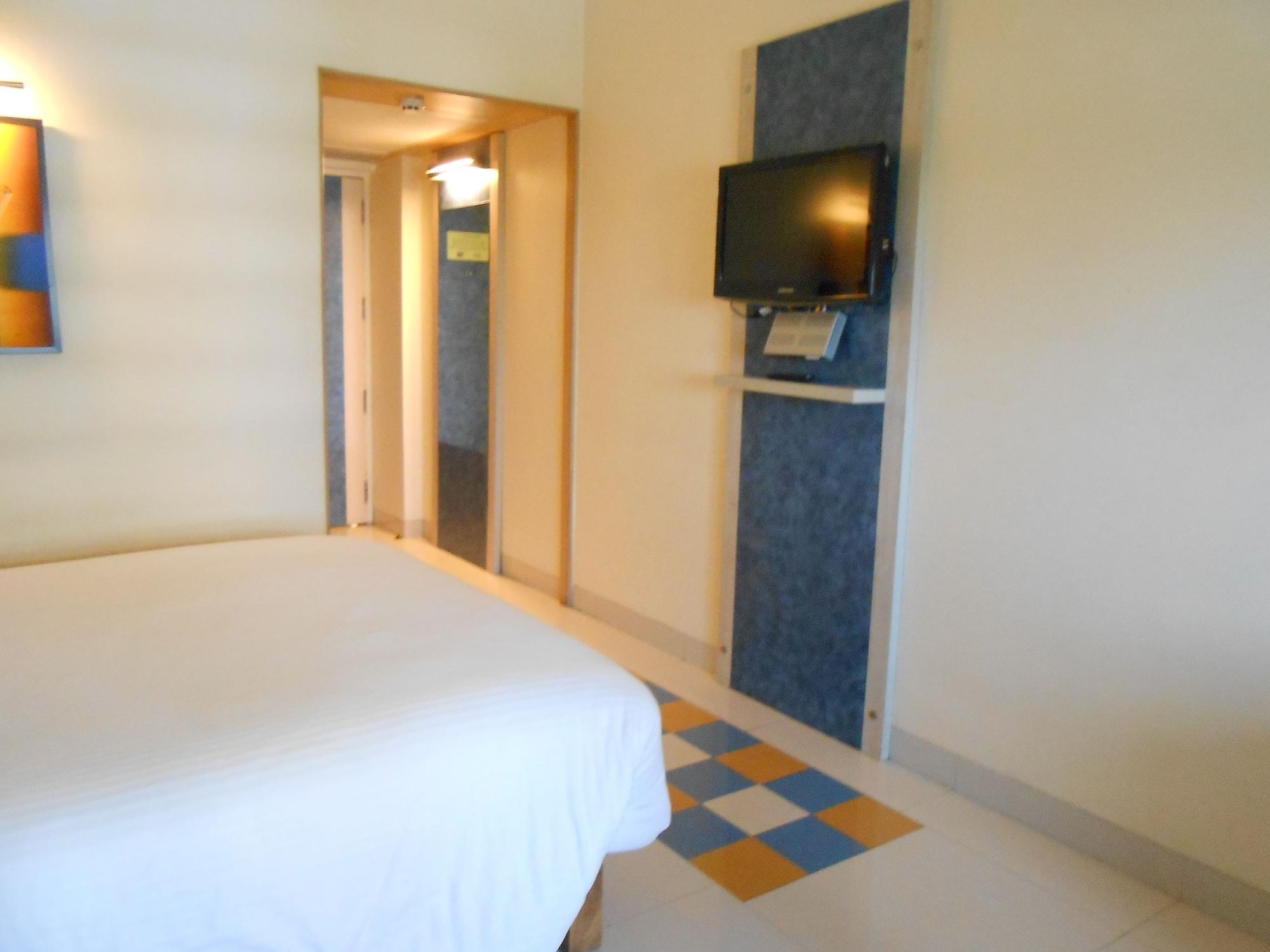 Noorya Business & Banquet Hotel Pimpri-Chinchwad Экстерьер фото