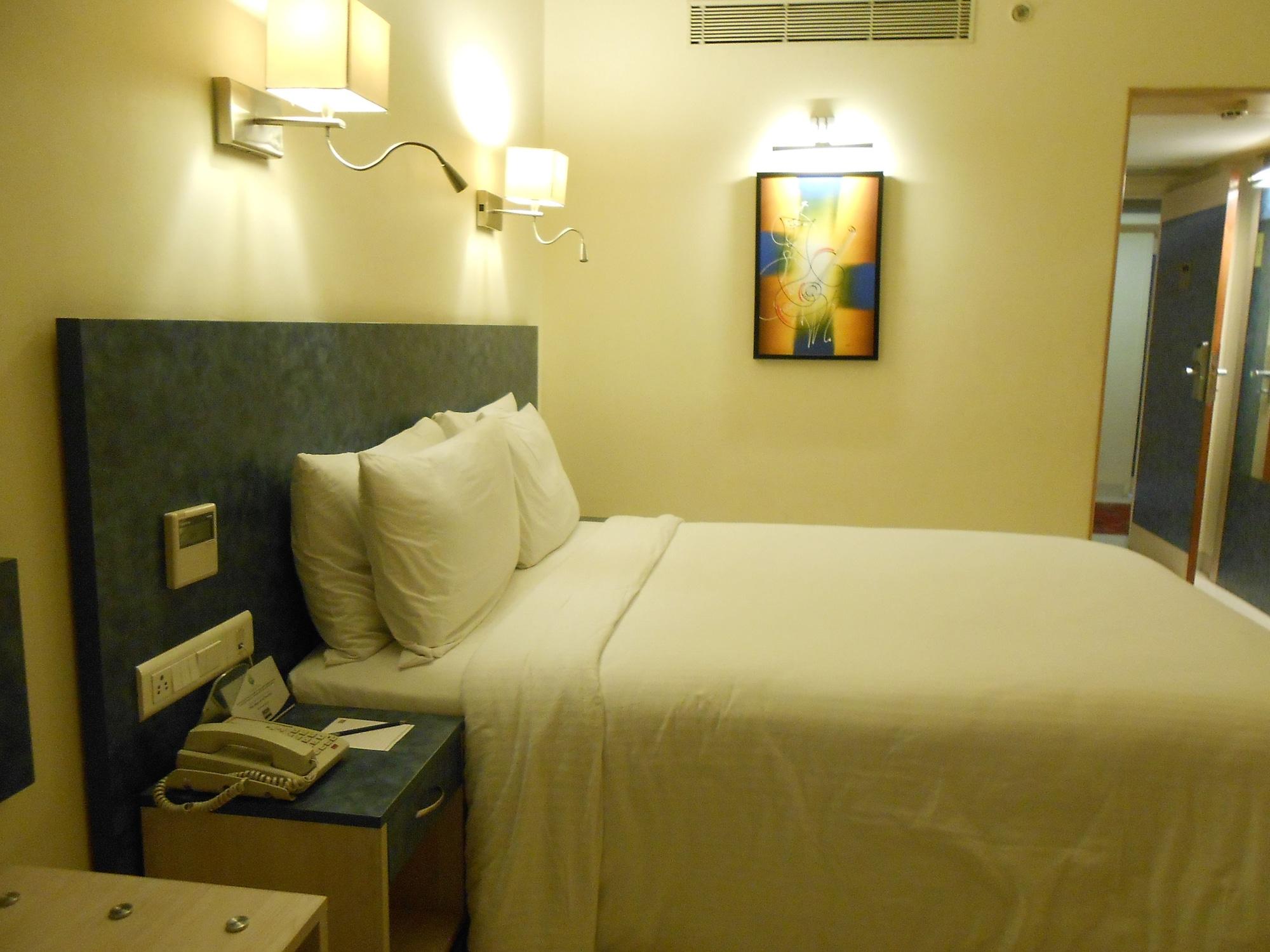 Noorya Business & Banquet Hotel Pimpri-Chinchwad Экстерьер фото