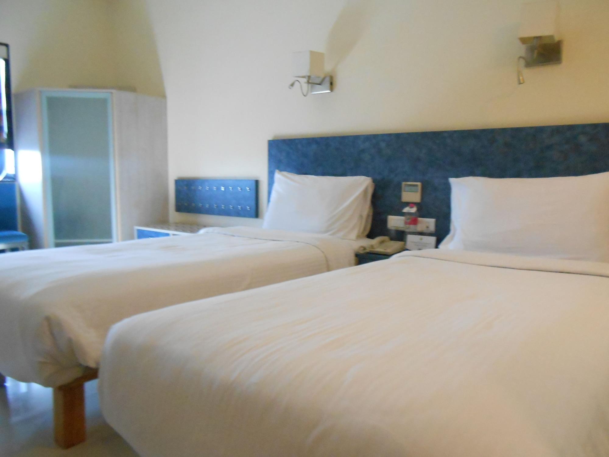 Noorya Business & Banquet Hotel Pimpri-Chinchwad Экстерьер фото