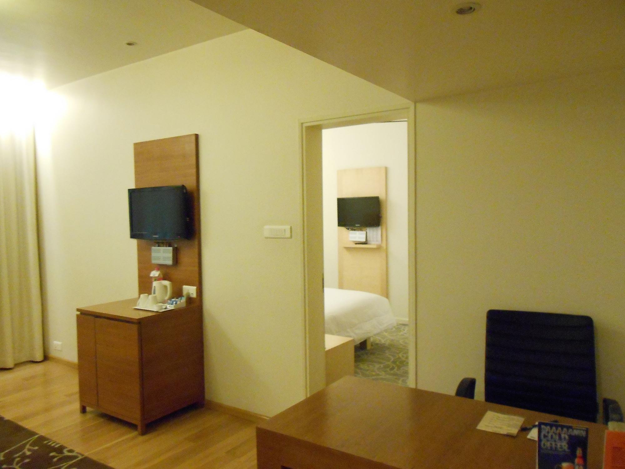 Noorya Business & Banquet Hotel Pimpri-Chinchwad Экстерьер фото