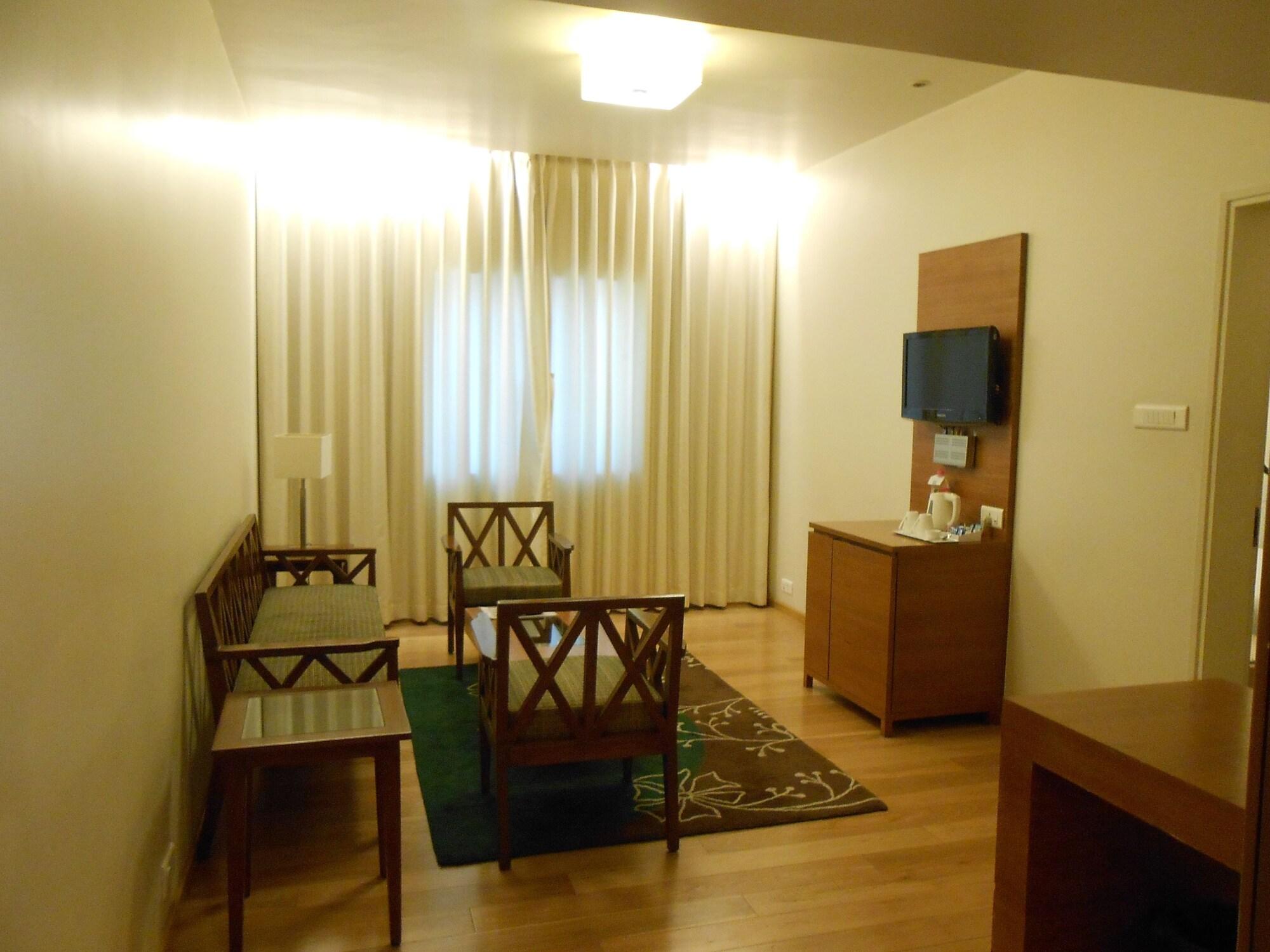 Noorya Business & Banquet Hotel Pimpri-Chinchwad Экстерьер фото