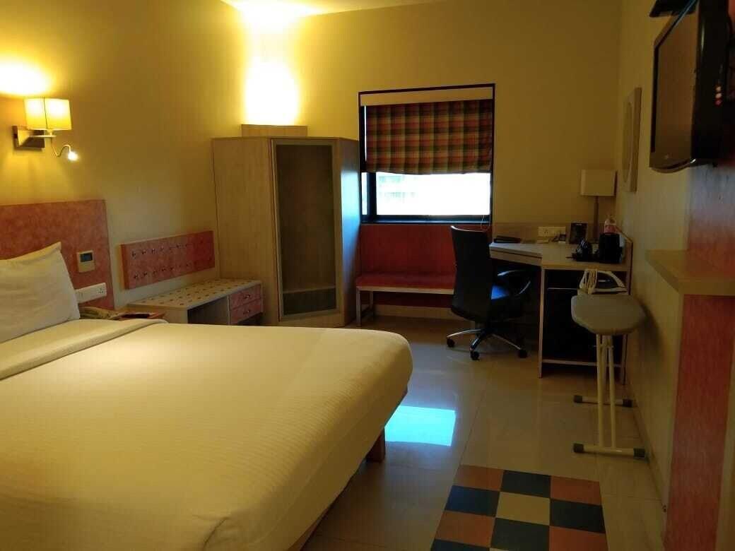 Noorya Business & Banquet Hotel Pimpri-Chinchwad Экстерьер фото