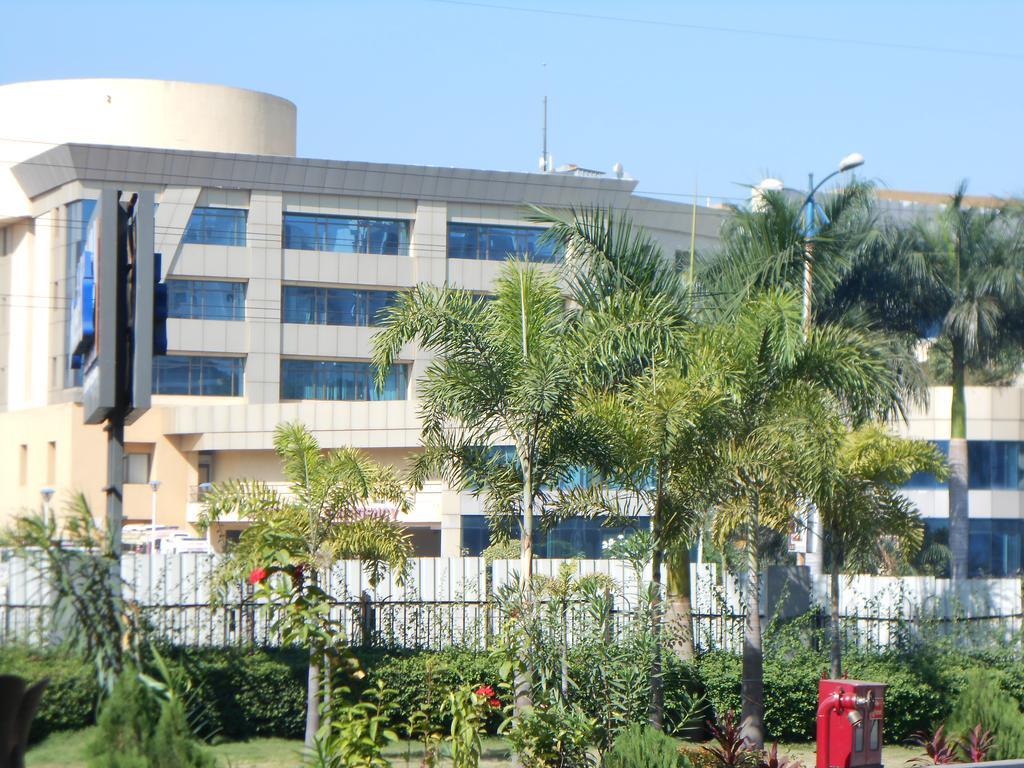Noorya Business & Banquet Hotel Pimpri-Chinchwad Экстерьер фото