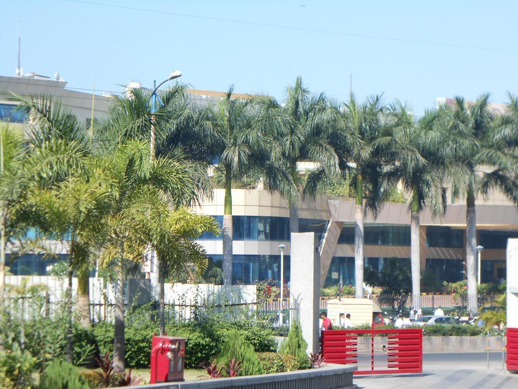 Noorya Business & Banquet Hotel Pimpri-Chinchwad Экстерьер фото