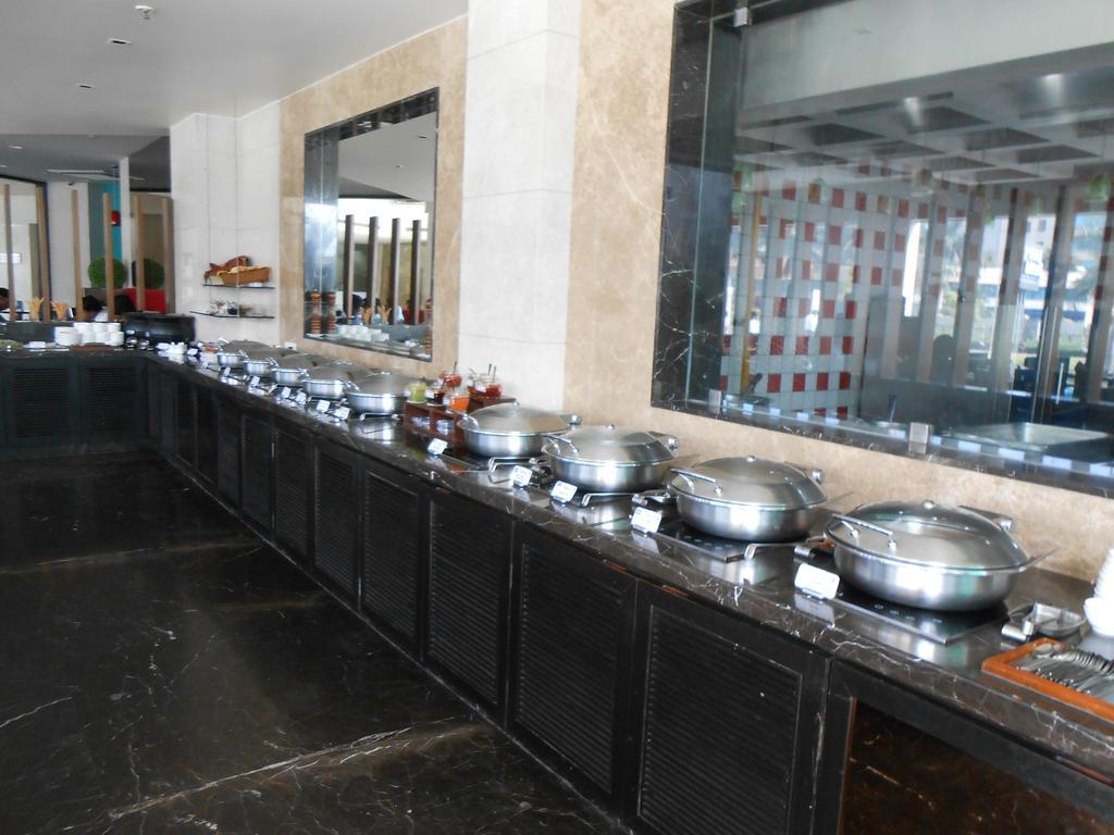 Noorya Business & Banquet Hotel Pimpri-Chinchwad Экстерьер фото