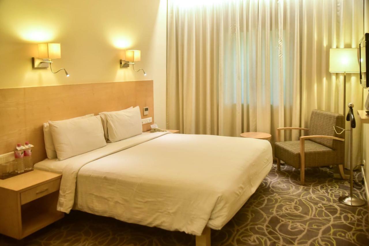 Noorya Business & Banquet Hotel Pimpri-Chinchwad Экстерьер фото