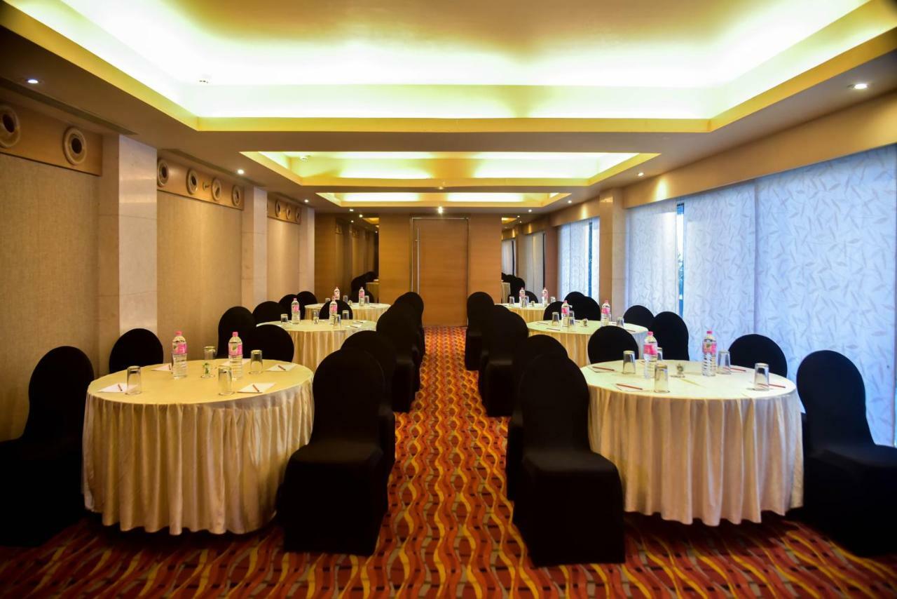Noorya Business & Banquet Hotel Pimpri-Chinchwad Экстерьер фото