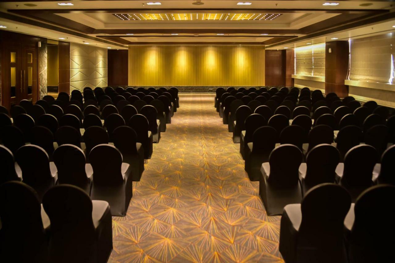 Noorya Business & Banquet Hotel Pimpri-Chinchwad Экстерьер фото