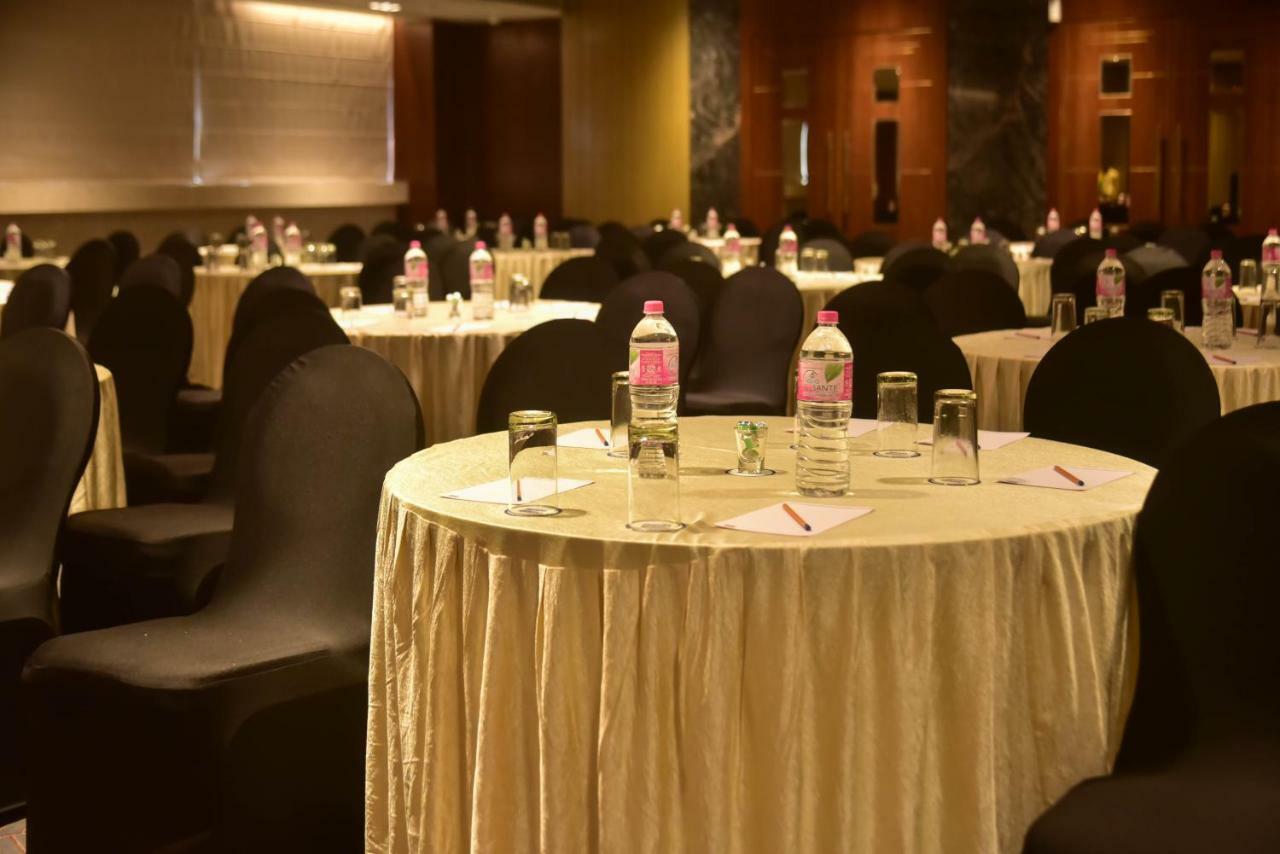 Noorya Business & Banquet Hotel Pimpri-Chinchwad Экстерьер фото