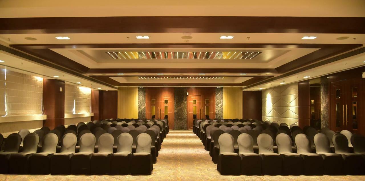 Noorya Business & Banquet Hotel Pimpri-Chinchwad Экстерьер фото