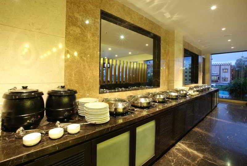 Noorya Business & Banquet Hotel Pimpri-Chinchwad Экстерьер фото