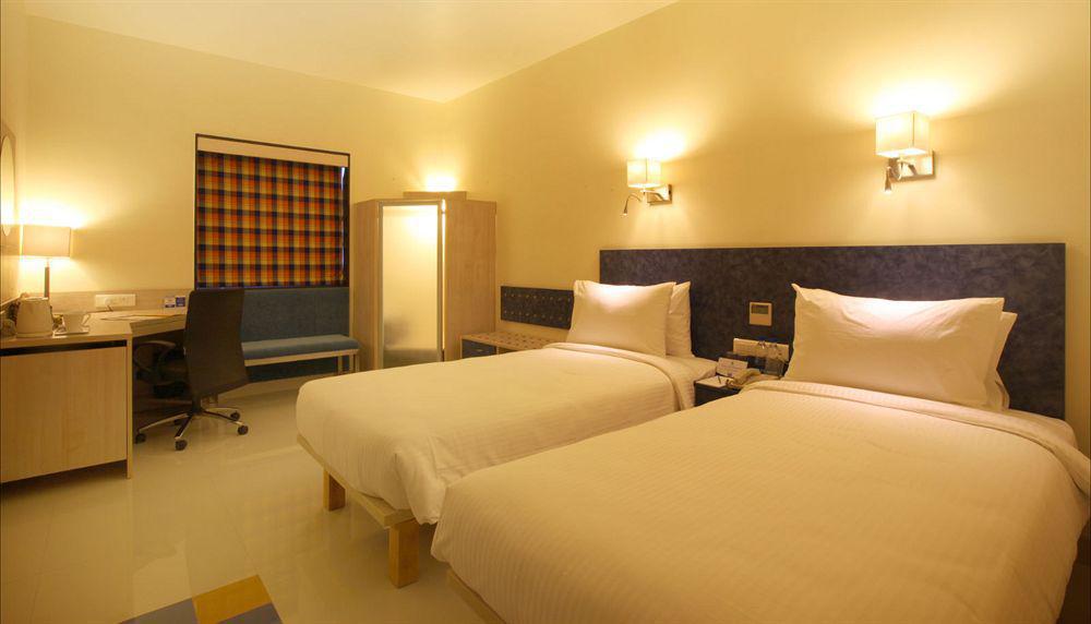 Noorya Business & Banquet Hotel Pimpri-Chinchwad Экстерьер фото